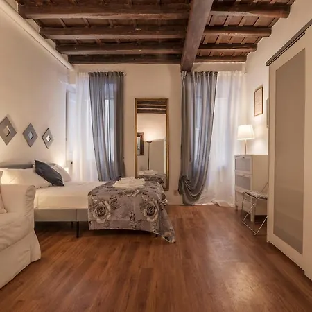 Fori Imperiali Elegant Apartment *